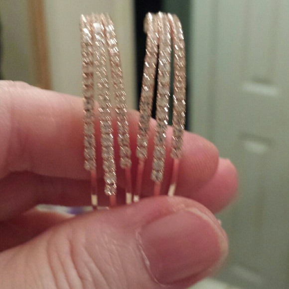 🔥 Restock Fashion earrings gorgeous! - Picture 3 of 4